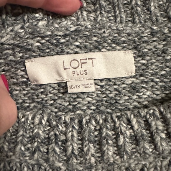 Adorable Heart Sweater - Picture 2 of 3